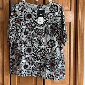 Uniqlo marmekko tee